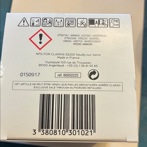 Clarins Paris Sweet Neroli Scented Candle in Orange & White Box New 6.4 Oz. - Picture 4 of 4